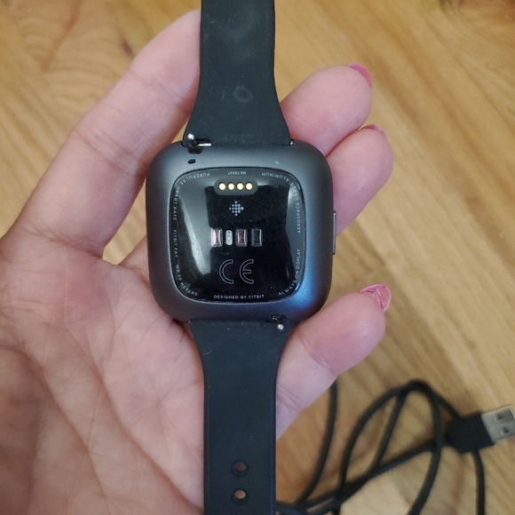 Fitbit versa 2 black - Picture 2 of 3